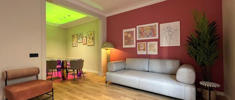 Apartment (4 Bedrooms) | Living area