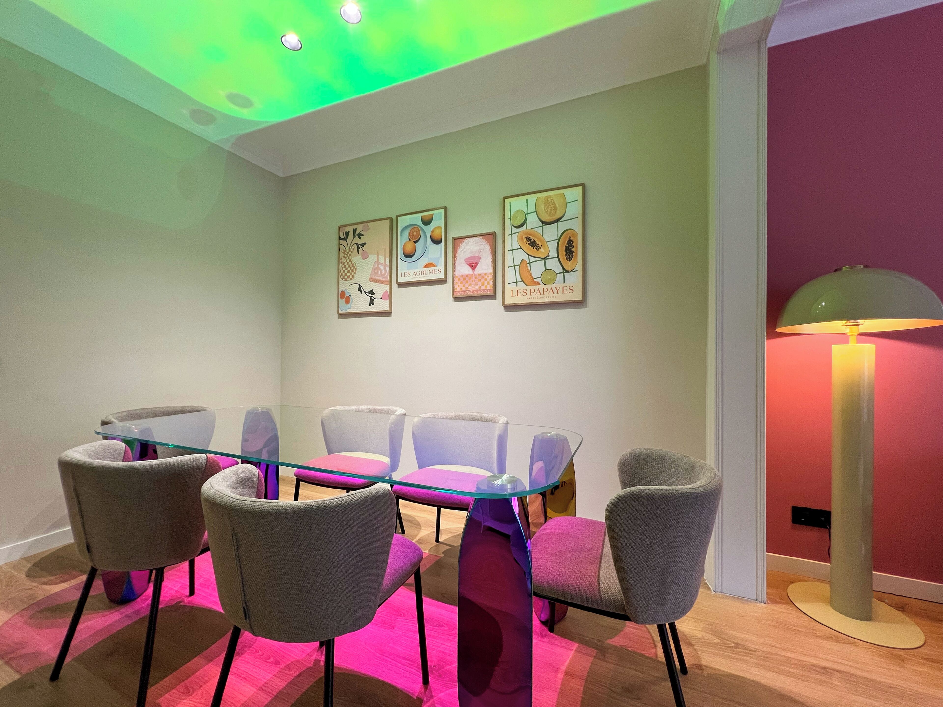 Apartment (4 Bedrooms) | Living area