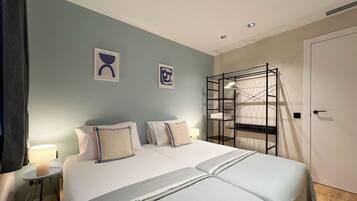 4 habitaciones, tabla de planchar con plancha y cunas gratuitas