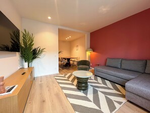 Apartment (4 Bedrooms) | Living area - Stay U-nique Apartment Castanyer (Barcelona)