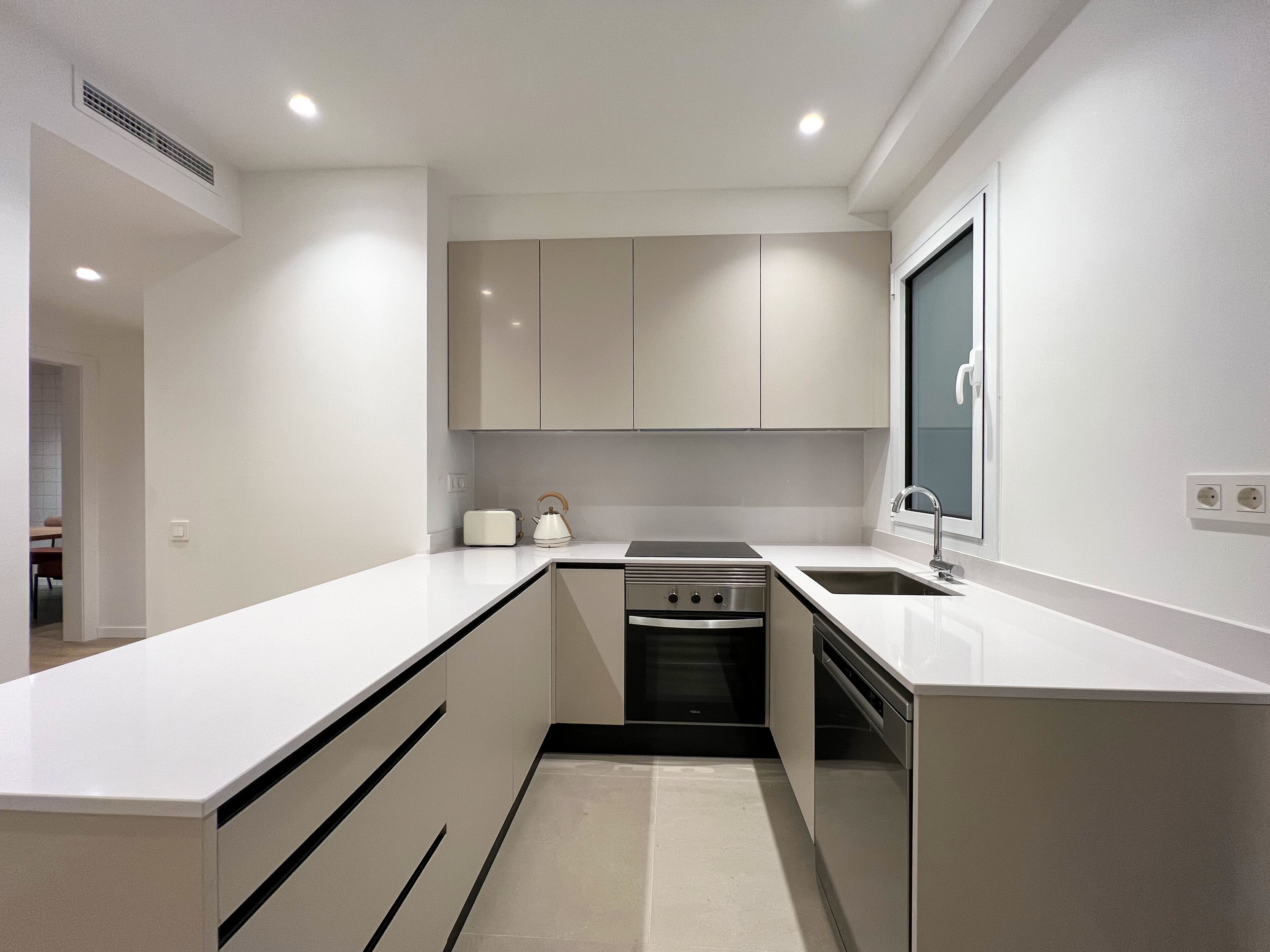 Lejlighed (4 Bedrooms) | Privat køkken | Mikrobølgeovn, ovn, opvaskemaskine, elkedel