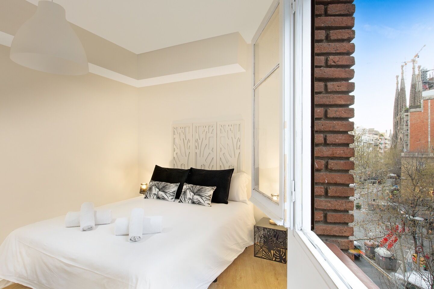 4 bedrooms, iron/ironing board, bed sheets