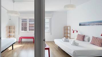 Apartment (4 Bedrooms) | 4 bedrooms, iron/ironing board, bed sheets