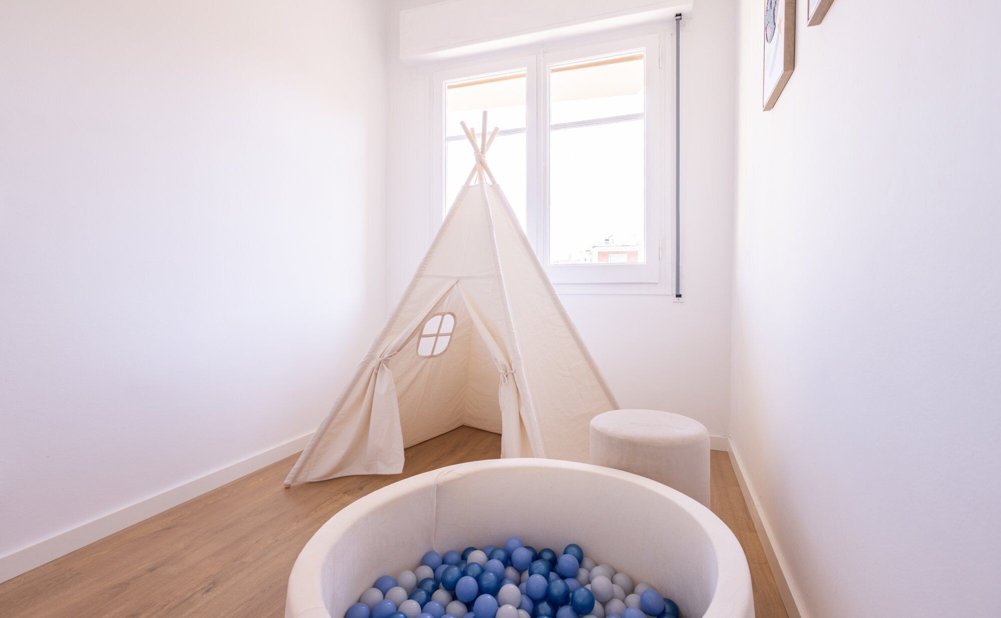 Family Apartment (4 Bedrooms) | 4 bedrooms, iron/ironing board, bed sheets