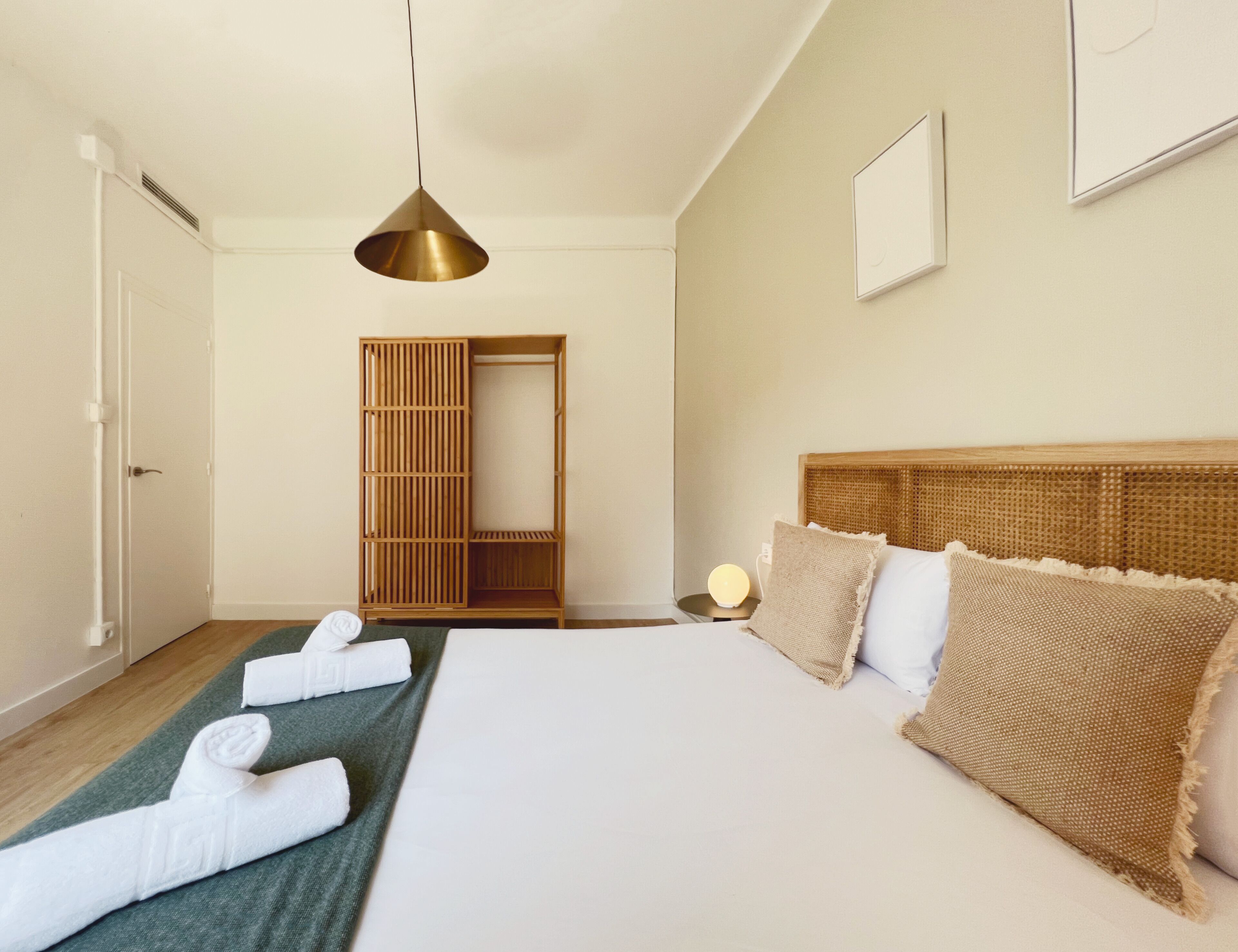 Apartment (4 Bedrooms) | 4 bedrooms, iron/ironing board, bed sheets