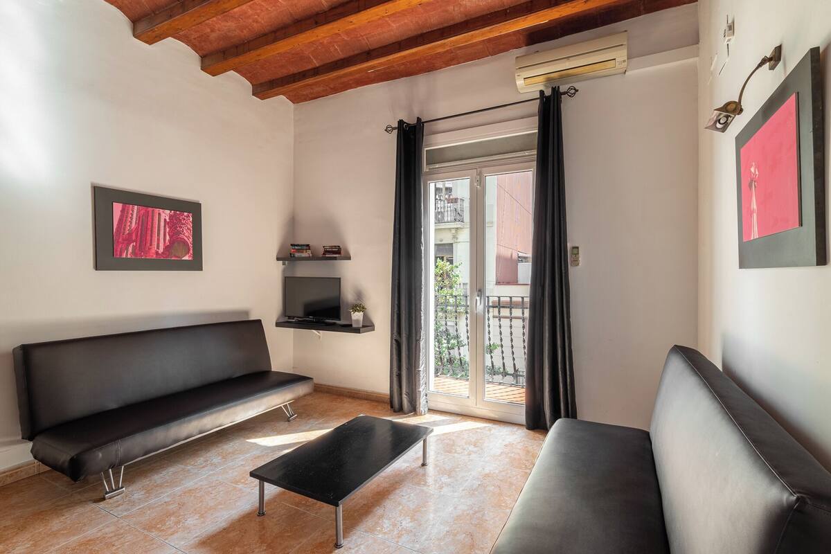 Apartment (3 Bedrooms) | Front of property