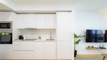 Apartment (1 Bedroom) | Eigene Küche | Mikrowelle, Ofen, Wasserkocher, Reinigungsartikel