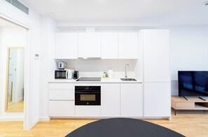 Estúdio conforto (1 Bedroom) | Cozinha privada | Micro-ondas, fogão, chaleira elétrica, produtos de limpeza