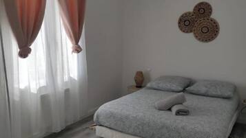 2 makuuhuonetta, silitysrauta/-lauta, vauvan matkasänky, ilmainen Wi-Fi