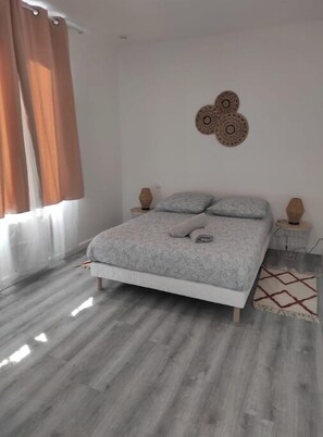 2 bedrooms, iron/ironing board, travel crib, free WiFi