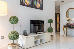 Apartment | 1 bedroom, Internet - Elegant Unit in Marina Sleeps 2 With Harbour Views (Dubai)