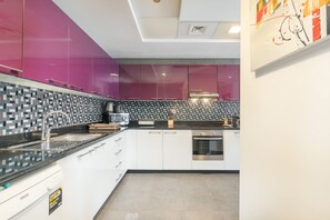 Apartment | 1 bedroom, Internet - Elegant Unit in Marina Sleeps 2 With Harbour Views (Dubai)