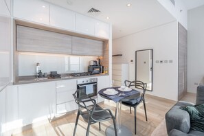 Internet - Dubai Marina Studio for 2 With Sea Views (Dubai)