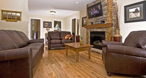 Televisie en een open haard