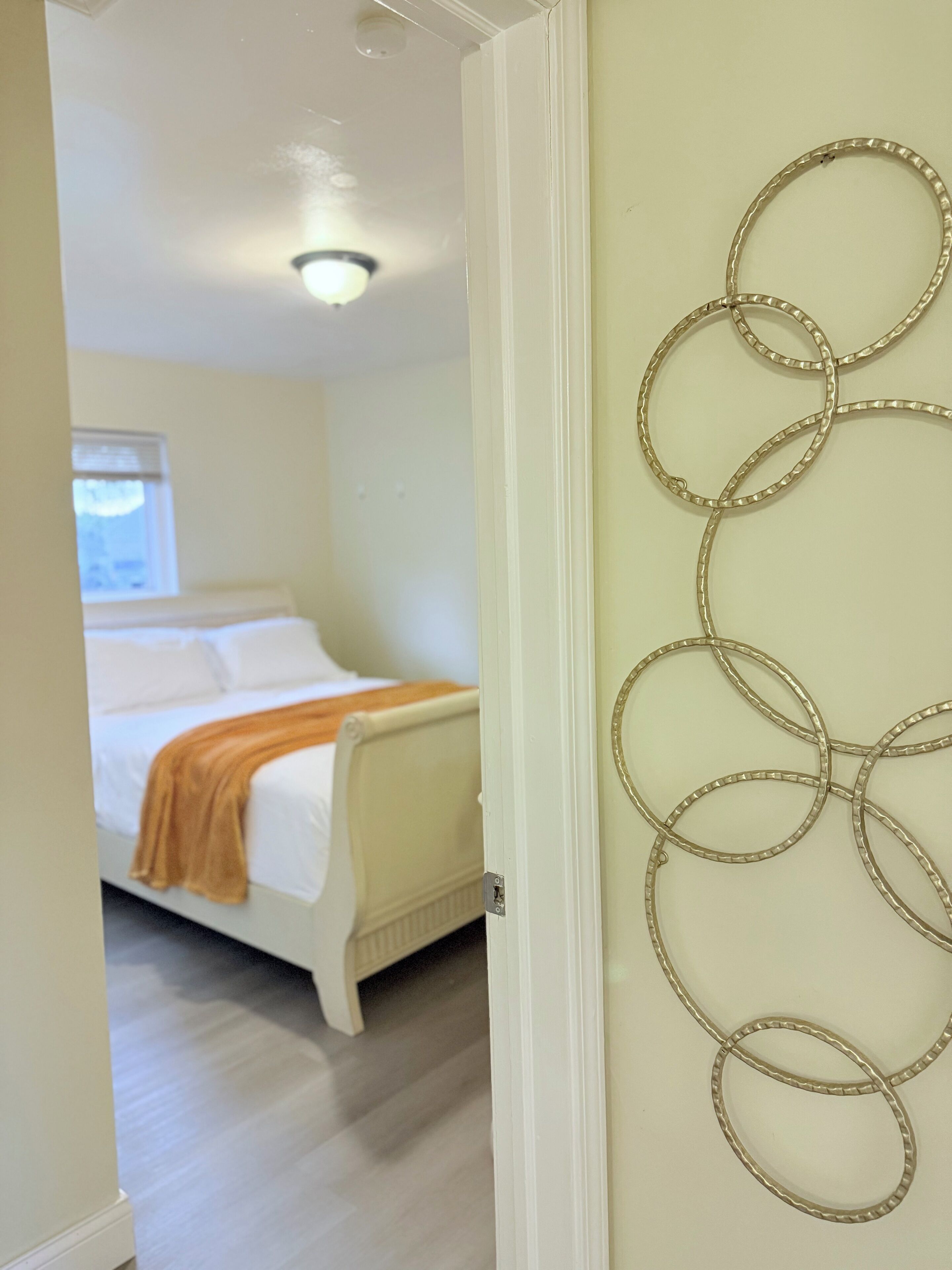 4 bedrooms, iron/ironing board, free WiFi, bed sheets