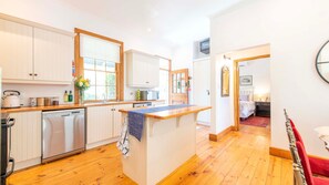 Fridge, microwave, oven, stovetop - Waymaker Cottage - a charming self‑catering retreat in the heart of Franschhoek (Franschhoek)