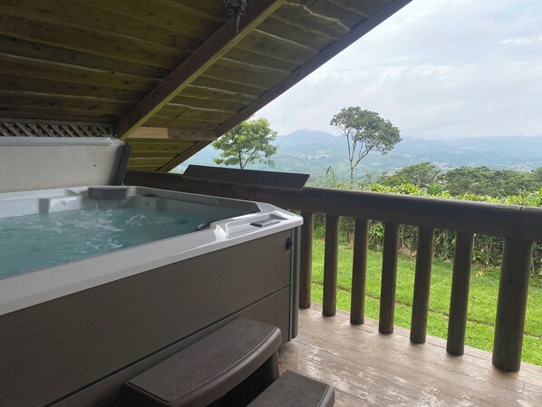 Outdoor spa tub