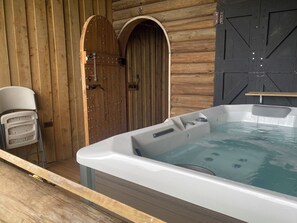 Indoor spa tub