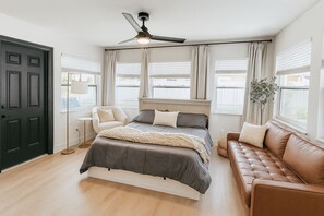 3 bedrooms, desk, iron/ironing board, free WiFi