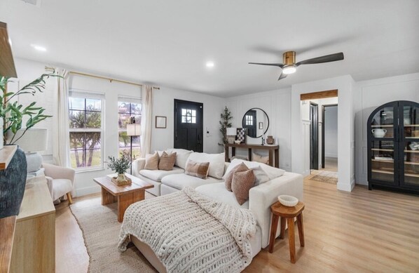 3 室のベッドルーム、デスク、アイロン / アイロン台、WiFi (無料)