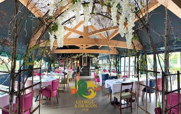 Dining - The George & Dragon Pub - The Stable (Horsham)