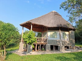 Escritorio y espacio para trabajar con laptop