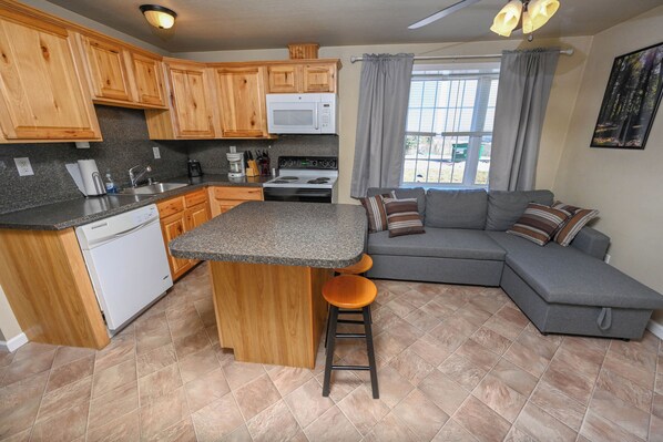 Mikroaaltouuni, uuni, liesi, astianpesukone