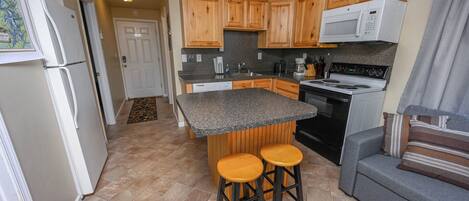 Mikroaaltouuni, uuni, liesi, astianpesukone