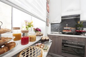 Fridge, coffee/tea maker, electric kettle