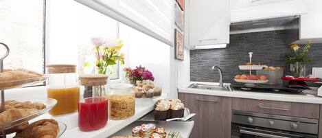 Fridge, coffee/tea maker, electric kettle