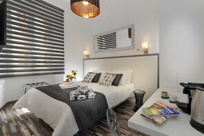 1 dormitorio, tabla de planchar con plancha, wifi y ropa de cama