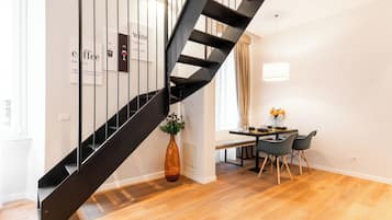 Loft, uitzicht op de stad | Woonruimte