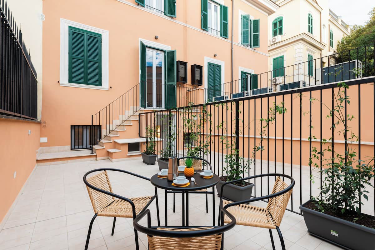Appartement Supérieur, vue cour intérieure | Terrasse/Patio
