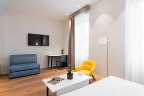 Toetasjesleilighet, byutsikt, executive-nivå | Blendingsgardiner, lydisolert, strykejern/-brett og wi-fi (inkludert)