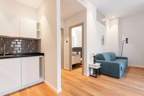 Deluxe Apartment, Courtyard View | Living area | TV