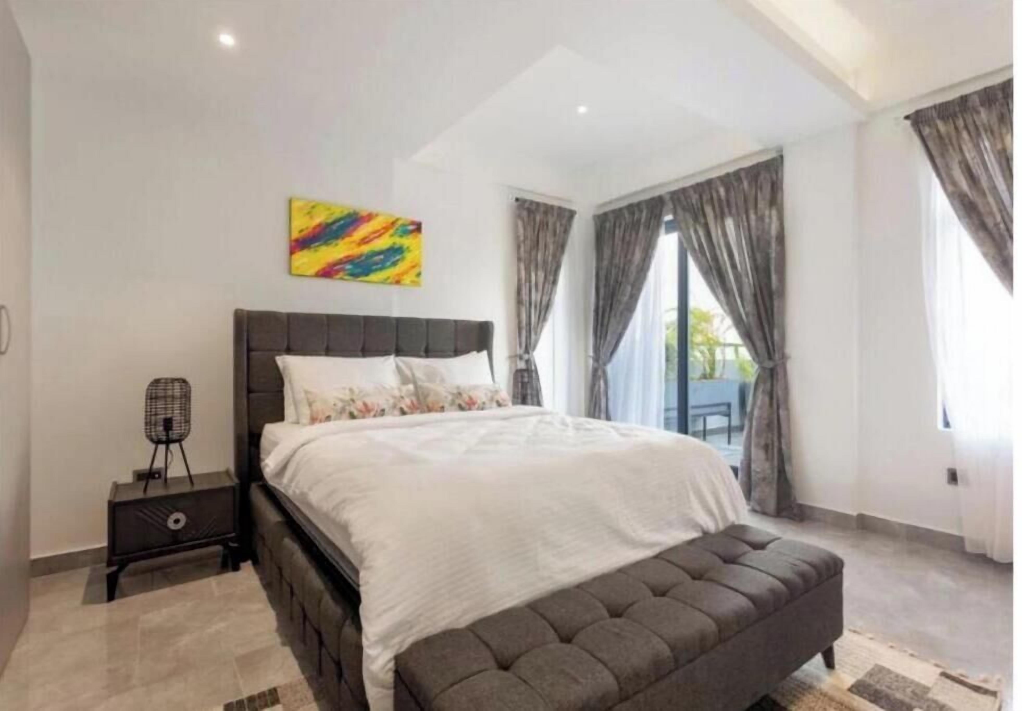 4 bedrooms, internet, bed sheets