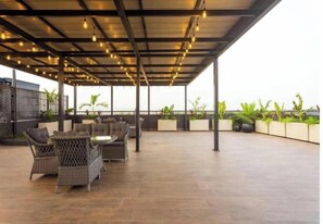 Outdoor dining - One-Bedroom Apartment/ 2 units (Accra)