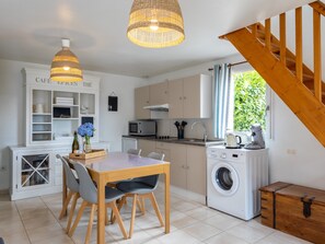 Frigorifero, microonde, piano cottura, macchina per tè/caffè