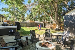 Property grounds - Freshly remodeled home in Westminster. HotTub, Movie Theater, Pool Table, Arcade (Westminster)