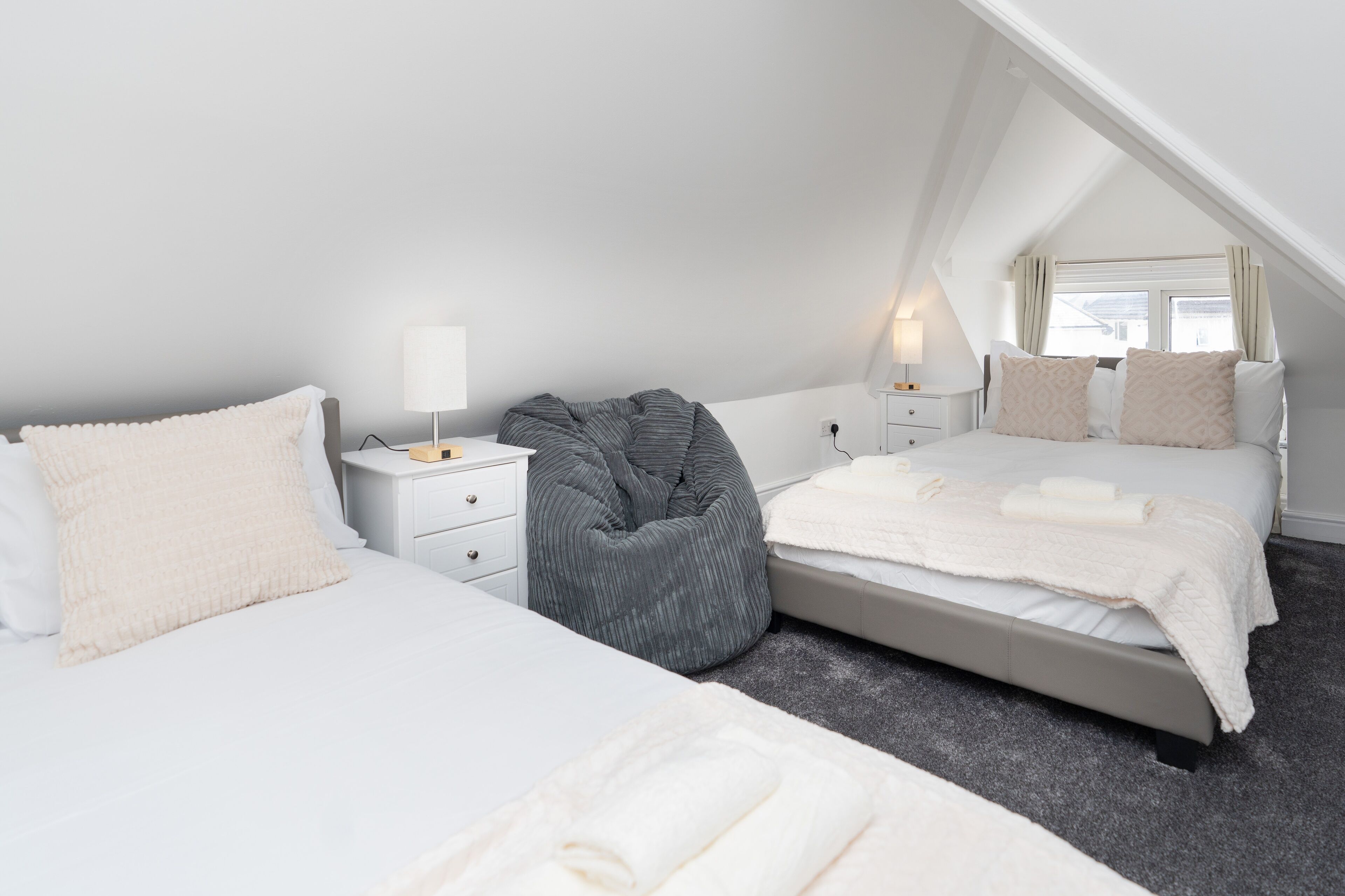 2 chambres, fer et planche à repasser, Wi-Fi gratuit, draps fournis