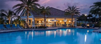 Heritage Bay 2-bedroom /2 bath condo Naples - golf access; Sleeps 4 easily.
