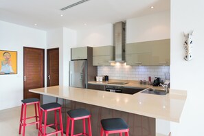 Fridge, microwave, oven, stovetop