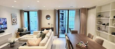 Televisión, futbolito, estéreo y oficina