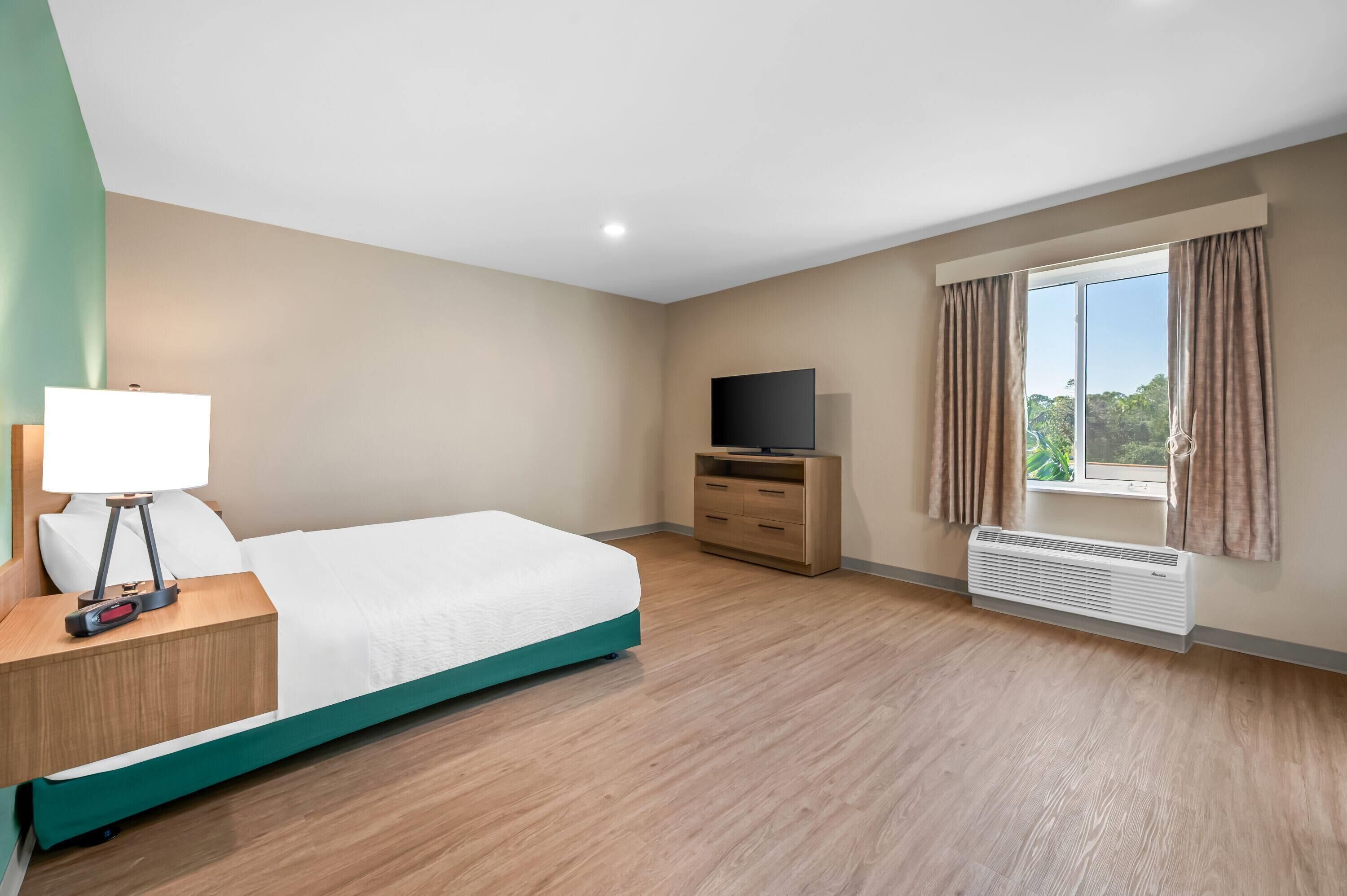 Zimmer, 1 Queen-Bett, barrierefrei, Nichtraucher | Schreibtisch, kostenloses WLAN, Bettwäsche