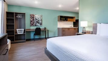 Suite, 1 queensize-seng, ikke-røyk | Skrivebord, wi-fi (inkludert) og sengetøy