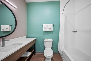 Suite, 2 queensize-senger, ikke-røyk | Bad | Håndklær
