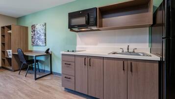 Masa, ücretsiz kablosuz İnternet, çarşaf takımı