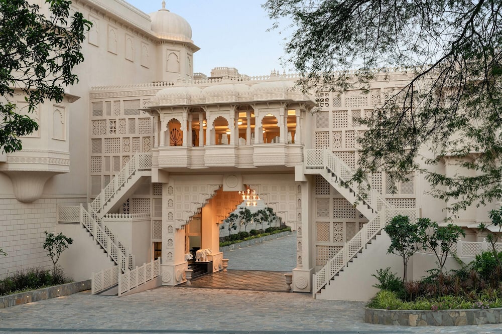 Wyndham Grand Udaipur Fateh Sagar Lake