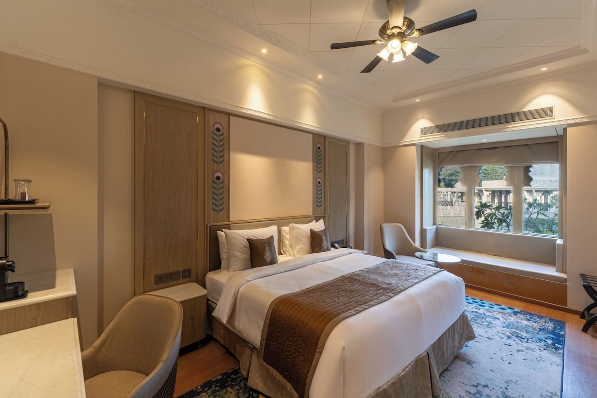 Rom, 1 kingsize-seng (Heritage) | Sengetøy av topp kvalitet, senger med overmadrass og minibar