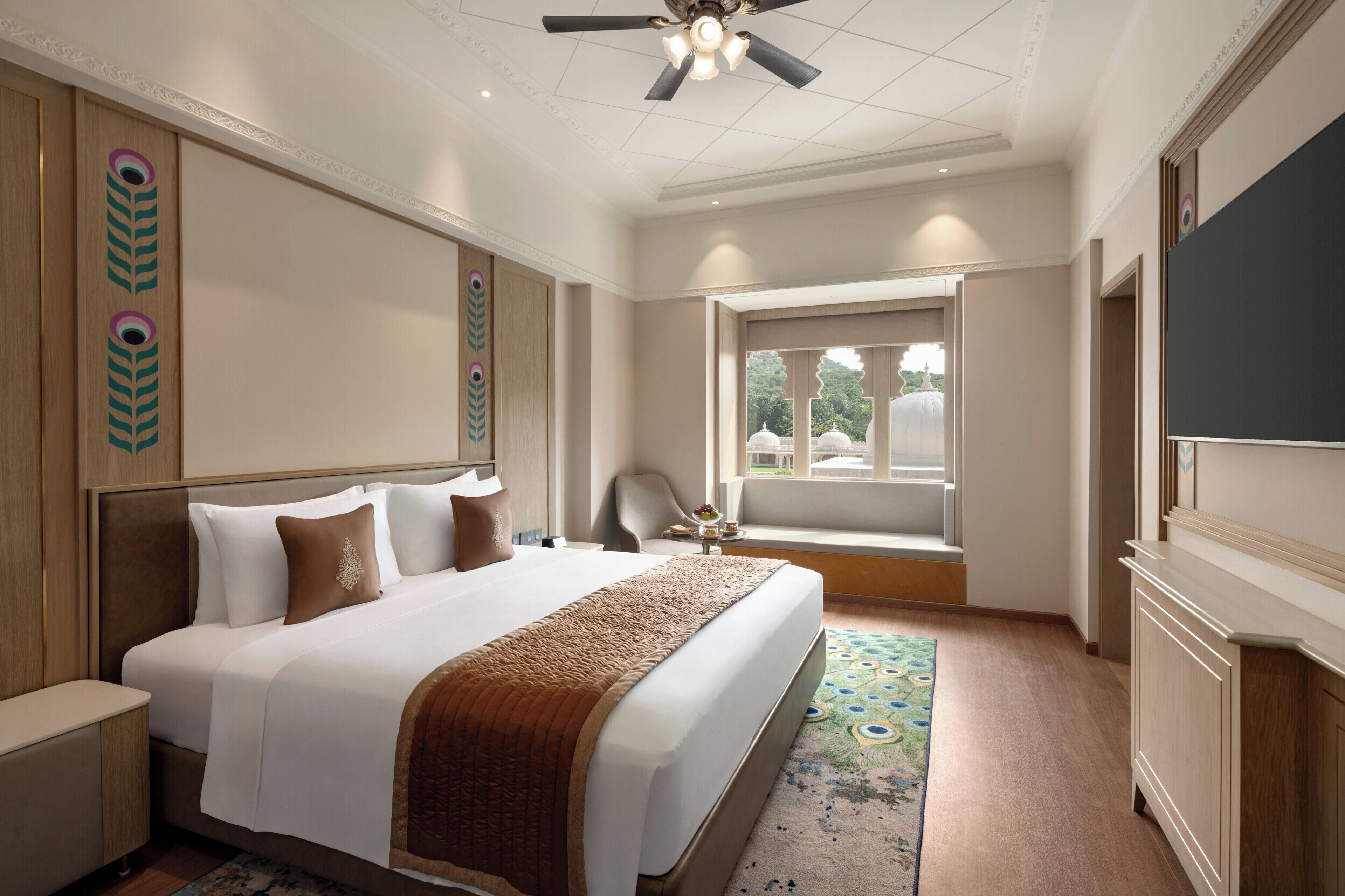 Luxe beddengoed, pillowtop-bedden, een minibar, een kluis op de kamer